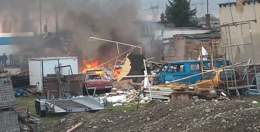Początek akcji strażaków przy wybuchu gazu w Bydgoszczy