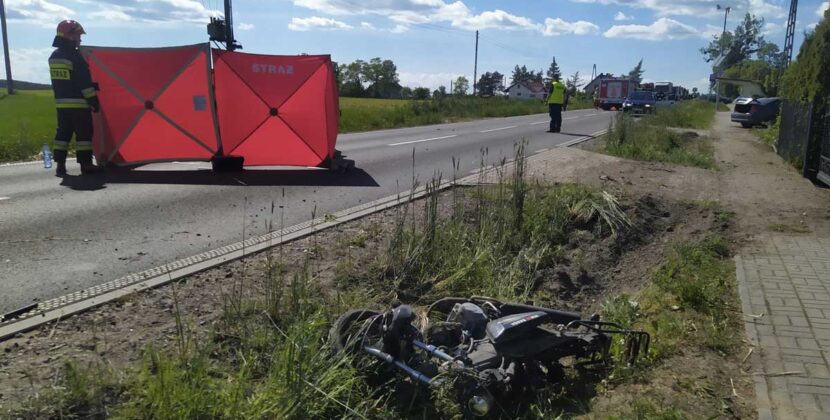 W Napolu na DW-554 zginął 58-letni motorowerzysta po zderzeniu z BMW