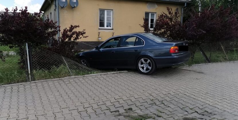 Kierowca BMW kręcił tak zwane ”bączki”, przez co stracił prawo jazdy