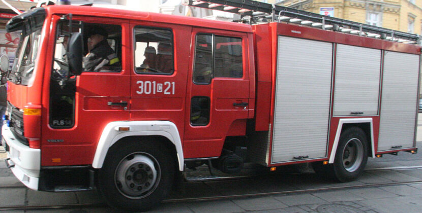 Interwencja straży pożarnej na Przylesiu w budynku przy ul. Łochowskiego 2