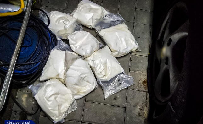 Zatrzymane 3 osoby podejrzane o przemyt 8 kg amfetaminy